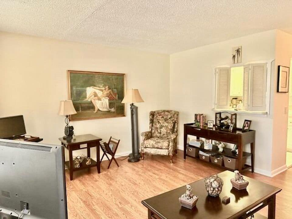 1-bedroom Condo — 134 Brighton D
