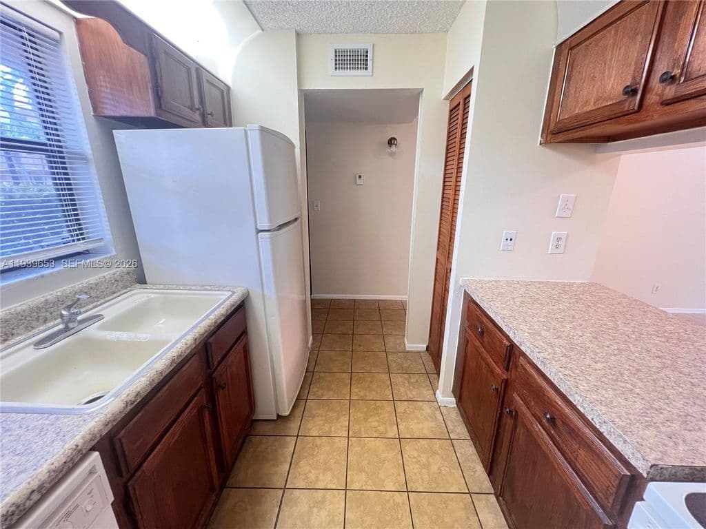 2+1 Condo — 11441 NW 39th Ct #1173