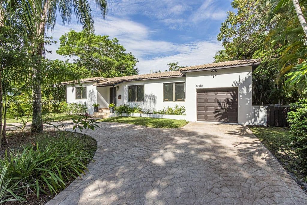 3+1 Müstakil ev — 10550 NE 3rd Ct