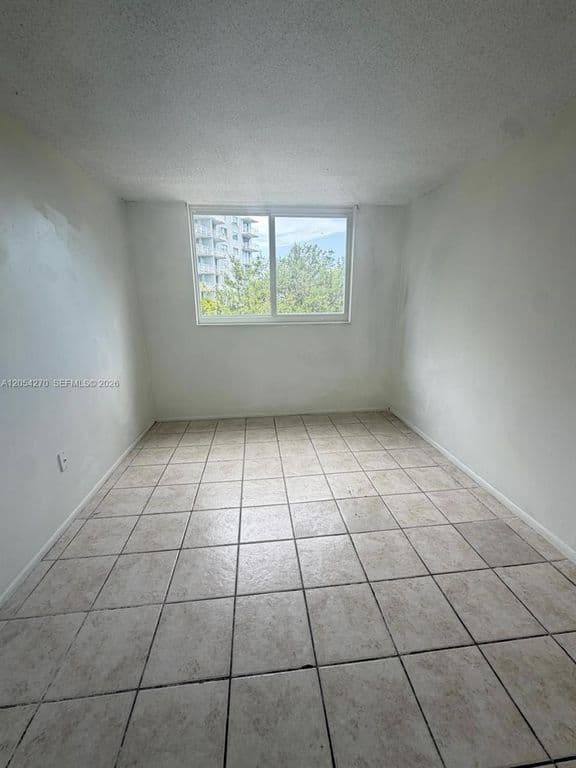 2+1 Condo — 12500 NE 15th Ave APT 402
