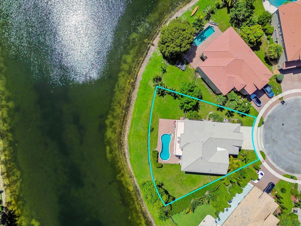 6+1 Müstakil ev — 9133 Delemar Court