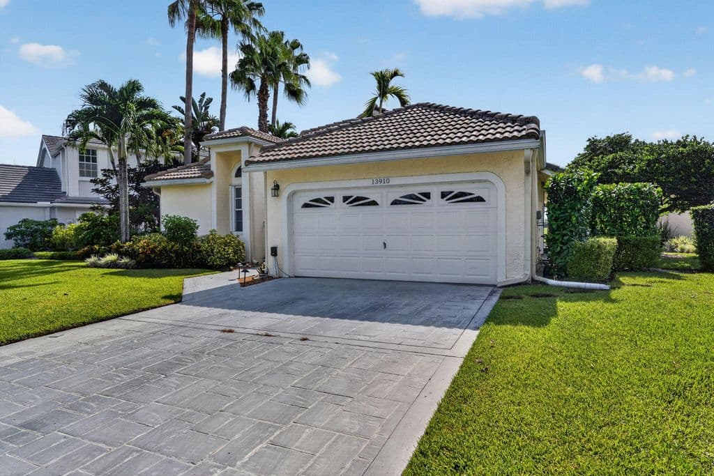 3-bedroom Single-Family Home — 13910 Cross Pointe Court