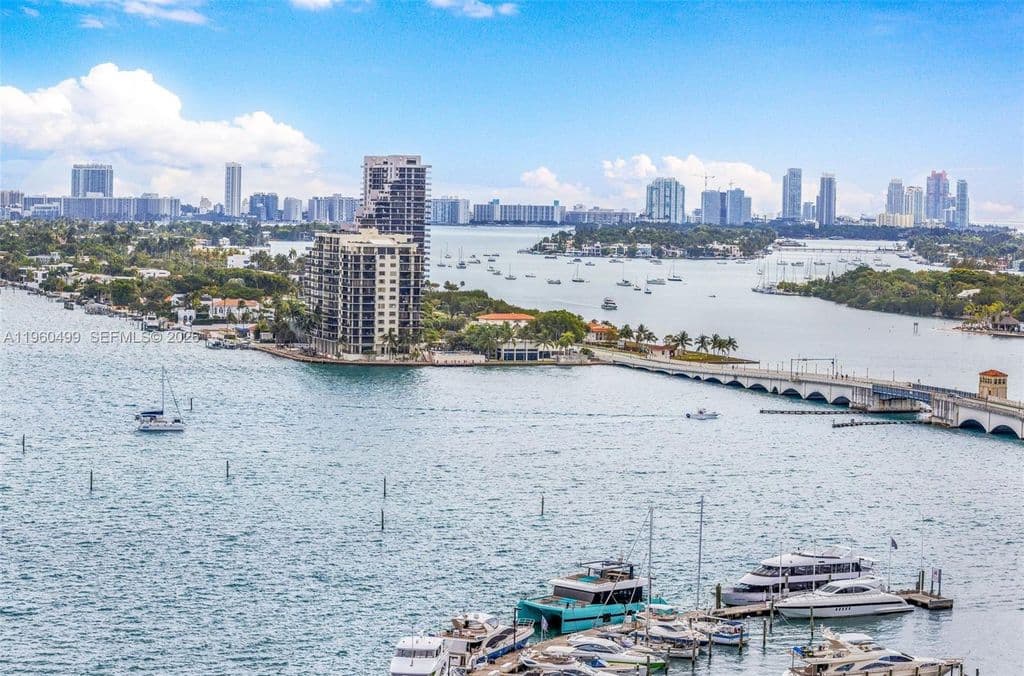 2-bedroom Condo — 1750 N Bayshore Dr APT 2001