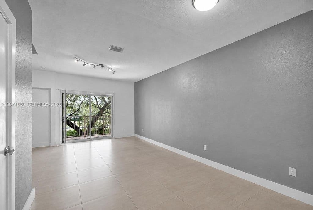 2+1 Mülk — 5670 NW 116th Ave APT 222
