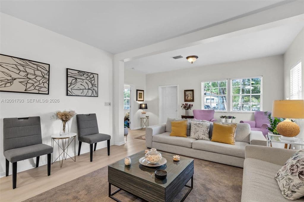 3+1 Müstakil ev — 7611 NW 3rd Ave