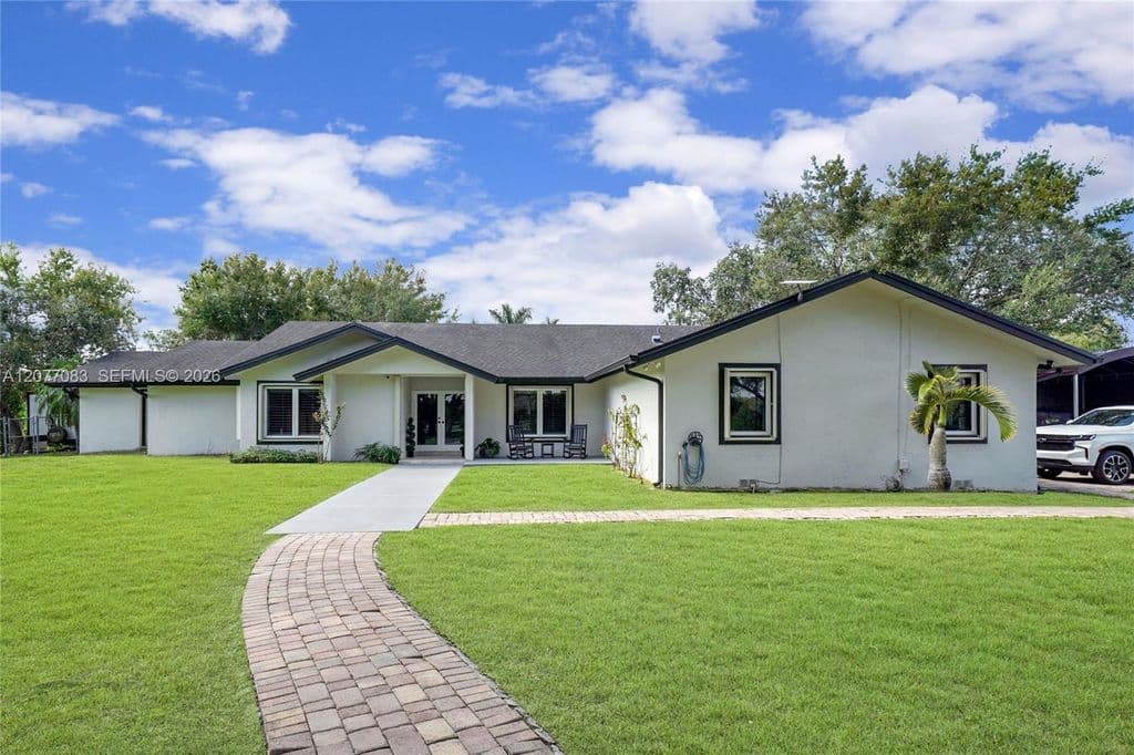 4-bedroom Single-Family Home — 15290 SW 200th St