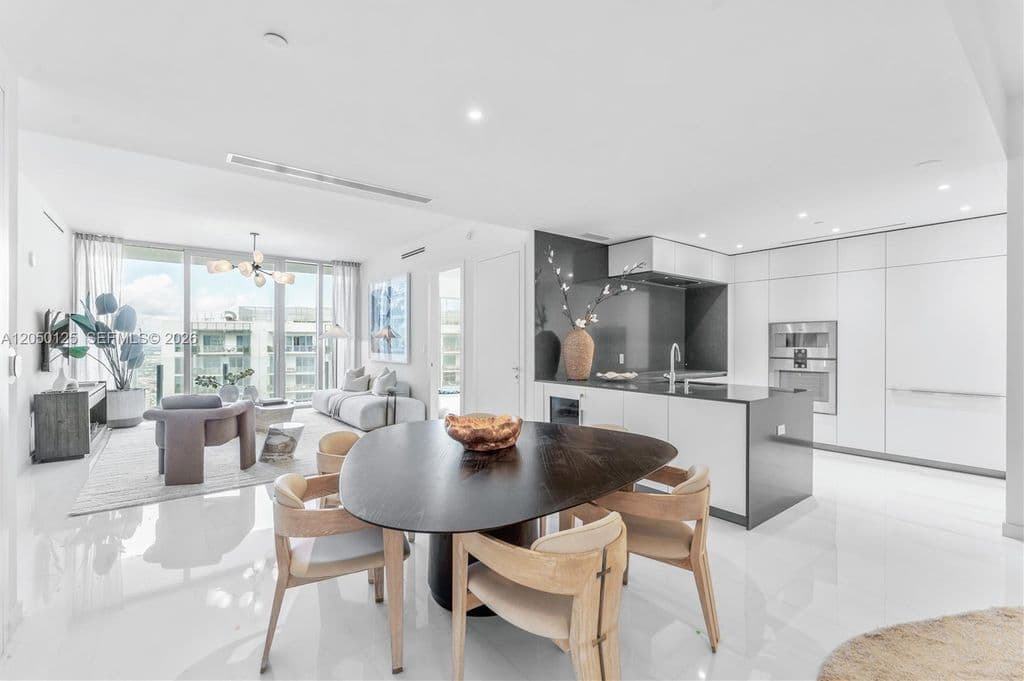 2+1 Condo — 300 Biscayne Boulevard Way #4309