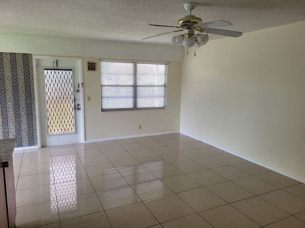 2-bedroom Condo — 116 Mansfield Dr #C