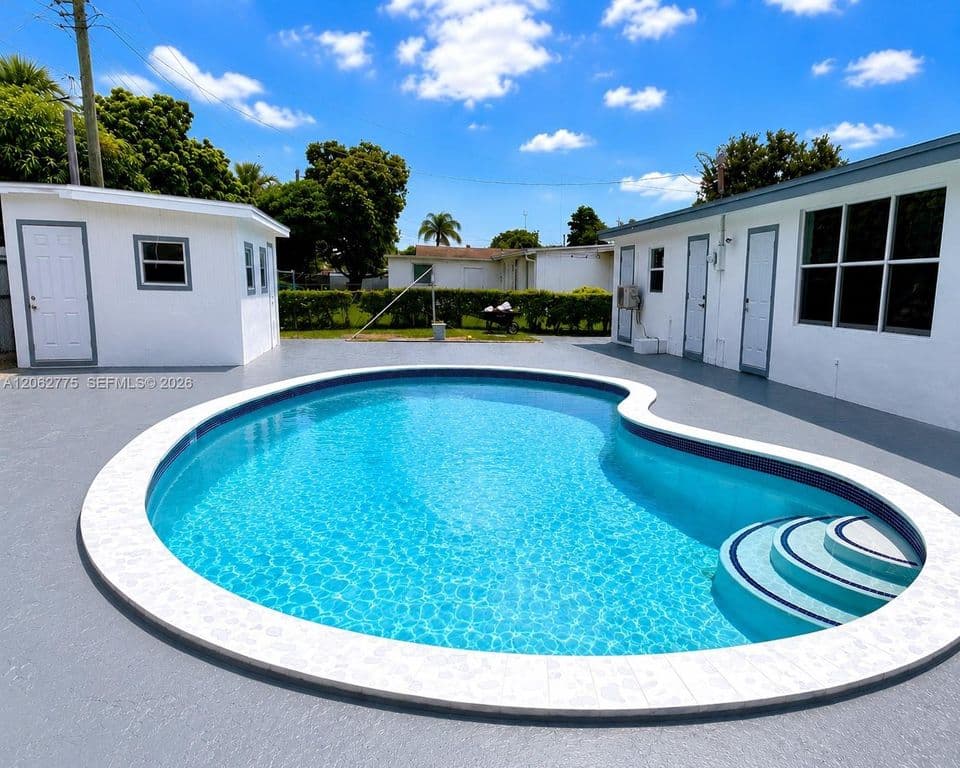 5-bedroom Single-Family Home — 17800 NW 8th Ave