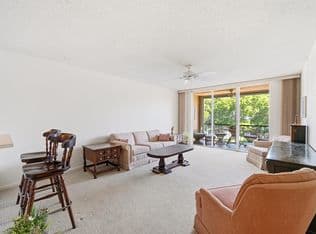 2-bedroom Condo — 777 S Federal Highway #H306, Pompano Beach, 33062