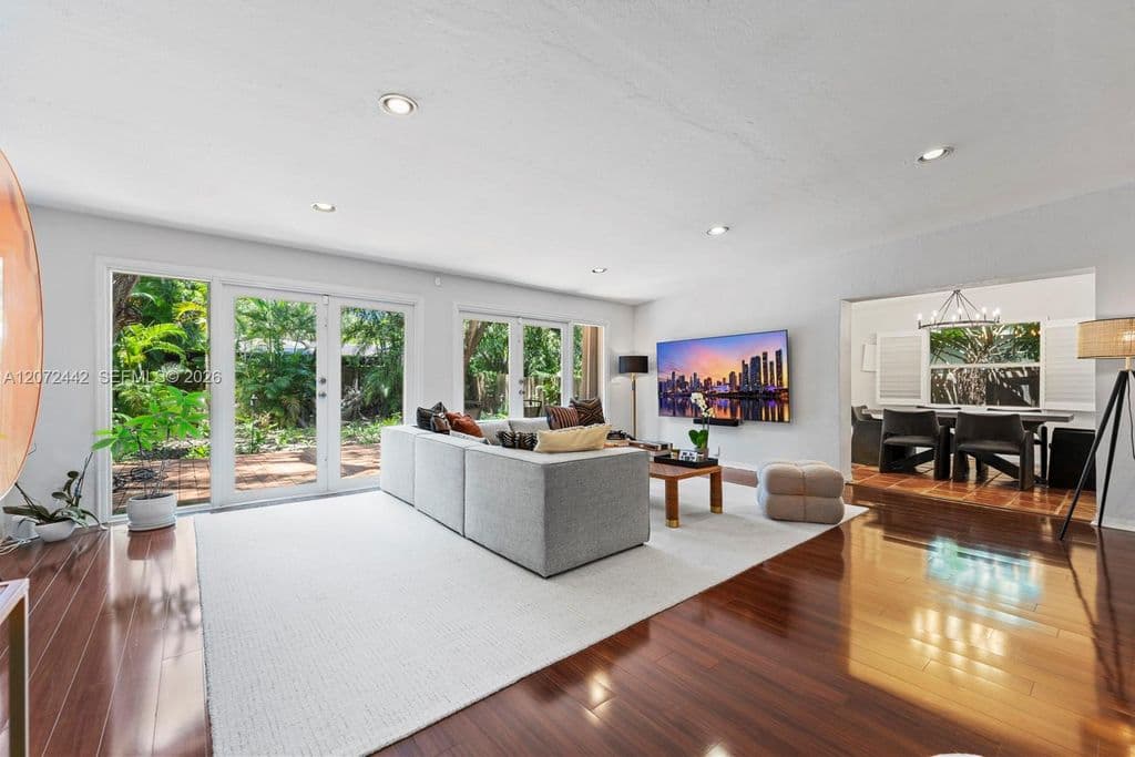 4+1 Müstakil ev — 4120 Lybyer Ave