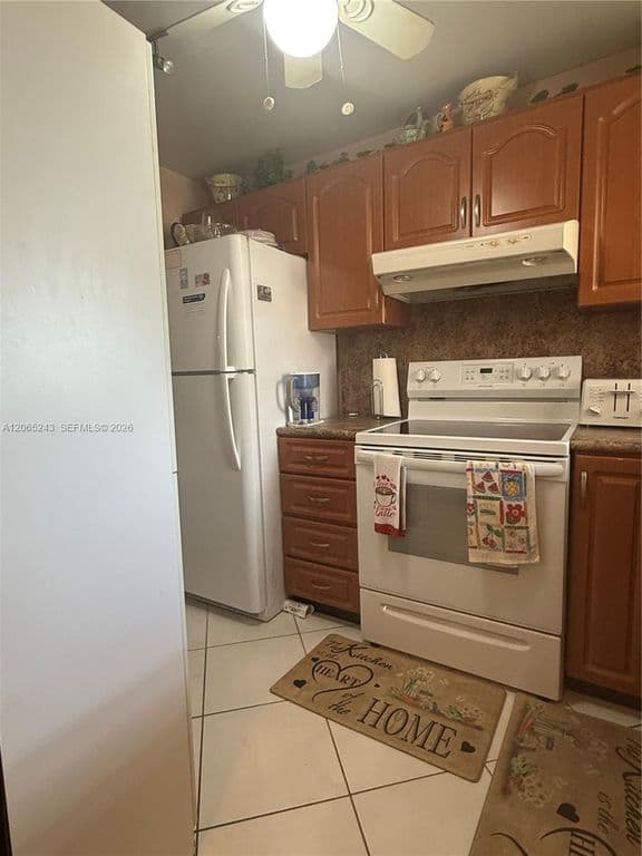 2-bedroom Condo — 9001 Sunrise Lakes Blvd APT 201