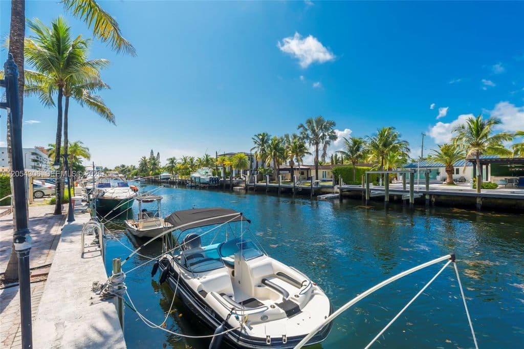 2+1 Condo — 2350 NE 135th St APT 1510