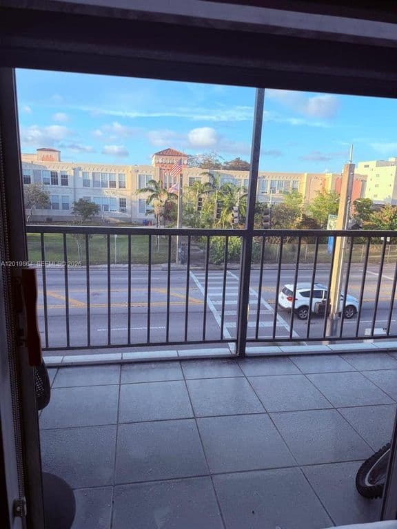 2-bedroom Condo — 1250 NE 125th St APT 317A