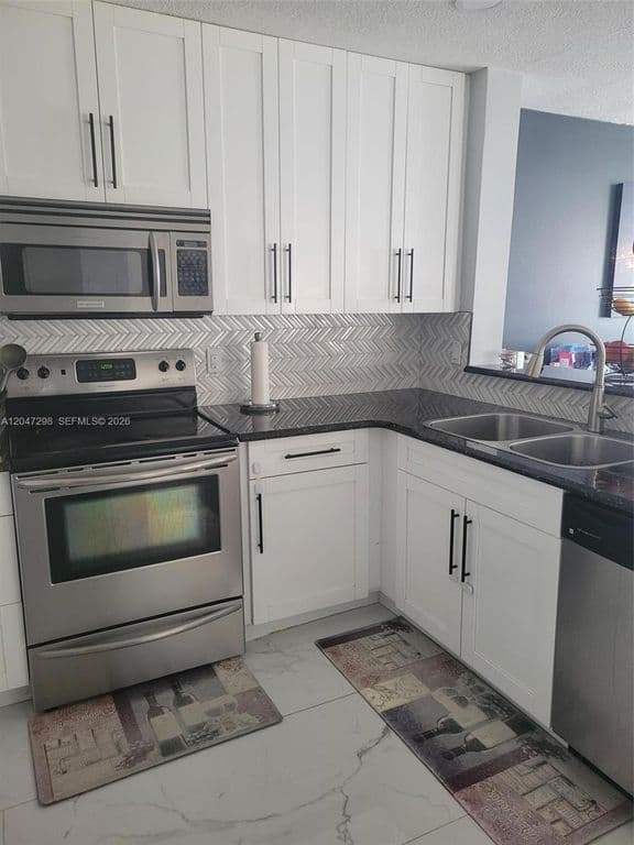 4-bedroom Single-Family Home — 6606 Saltaire Ter