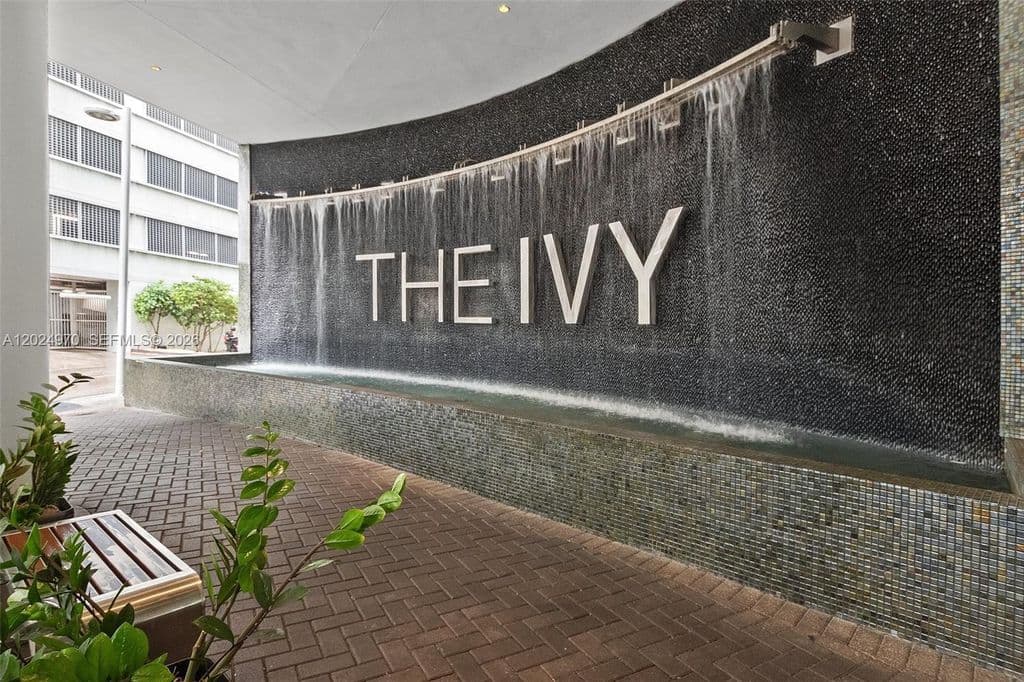 2-bedroom Condo — 90 SW 3rd St APT 3810