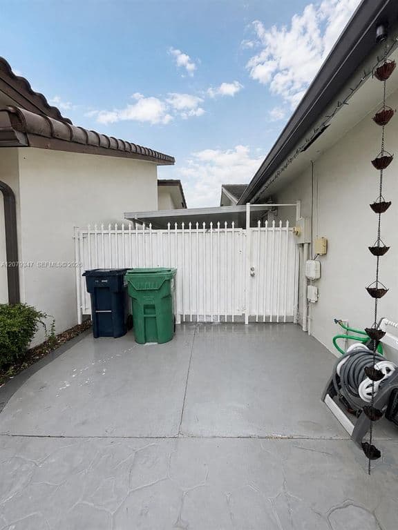 4+1 Müstakil ev — 4939 SW 143rd Ave