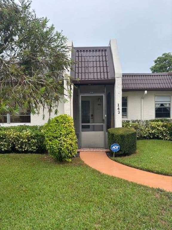 2-bedroom Condo — 143 S LAKE SUSAN Drive S #143