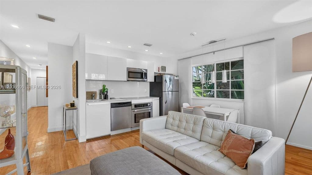 2-bedroom Condo — 1410 Euclid Ave APT 6