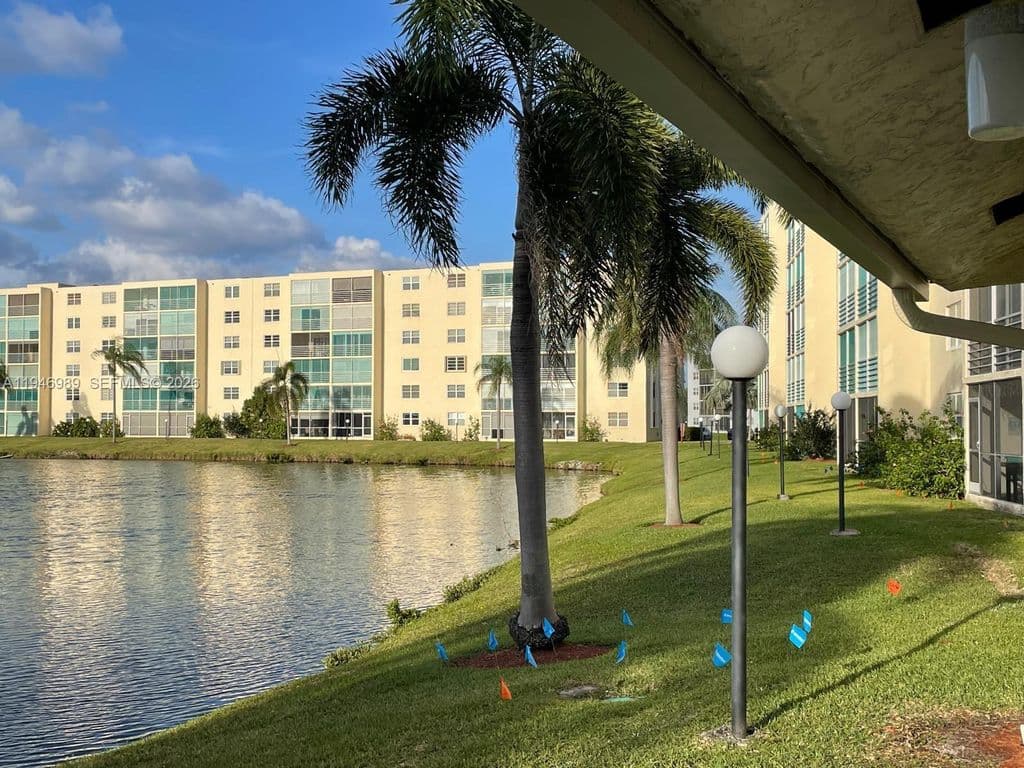2-bedroom Condo — 121 SE 3rd Ave APT 201