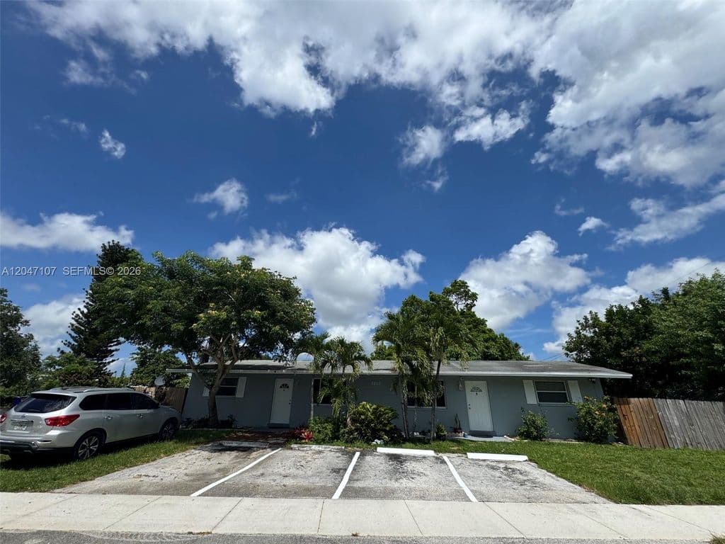4-bedroom Property — 2200 SW 42nd Ave