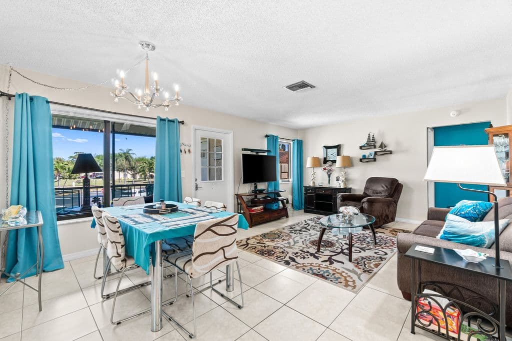 2+1 Condo — 3589 La Aires Court #A-2