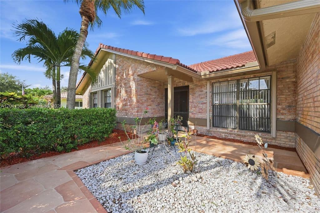 4-bedroom Property — 866 NW 110th Ave
