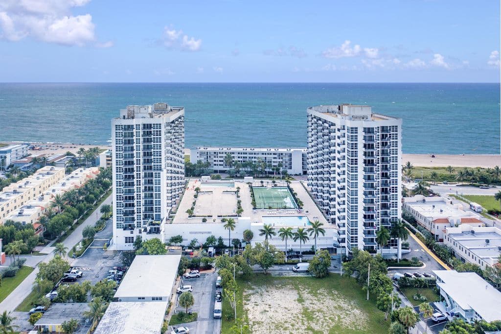2+1 Condo — 531 N Ocean Boulevard #1811