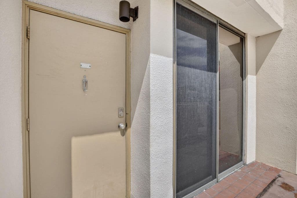 2-bedroom Condo — 2931 SW 87th Terrace #1922