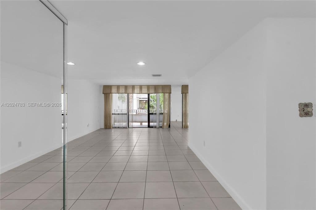3-bedroom Condo — 13951 Kendale Lakes Cir #208A