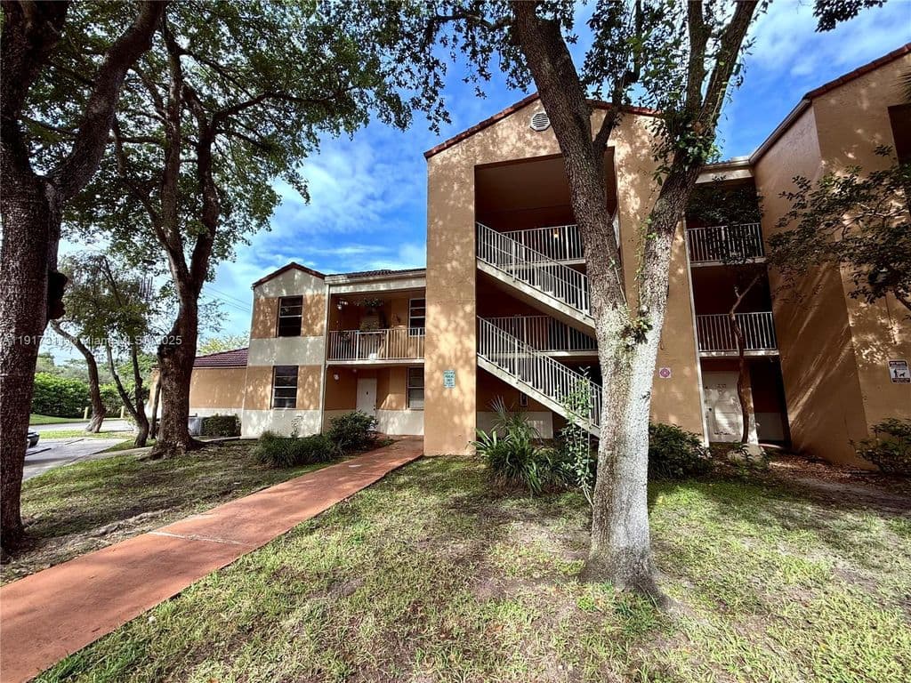 2+1 Condo — 8246 NW 24th St #8246