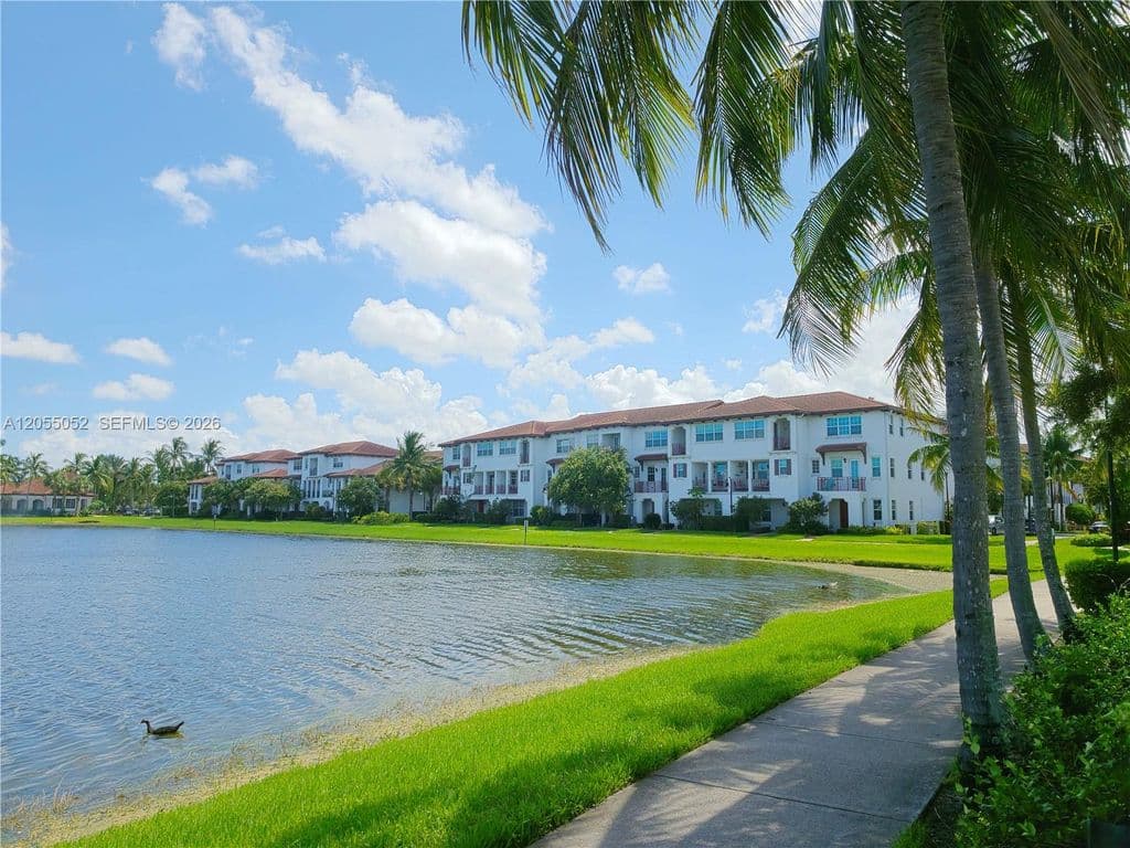 3+1 Mülk — 2813 SW 119th Way