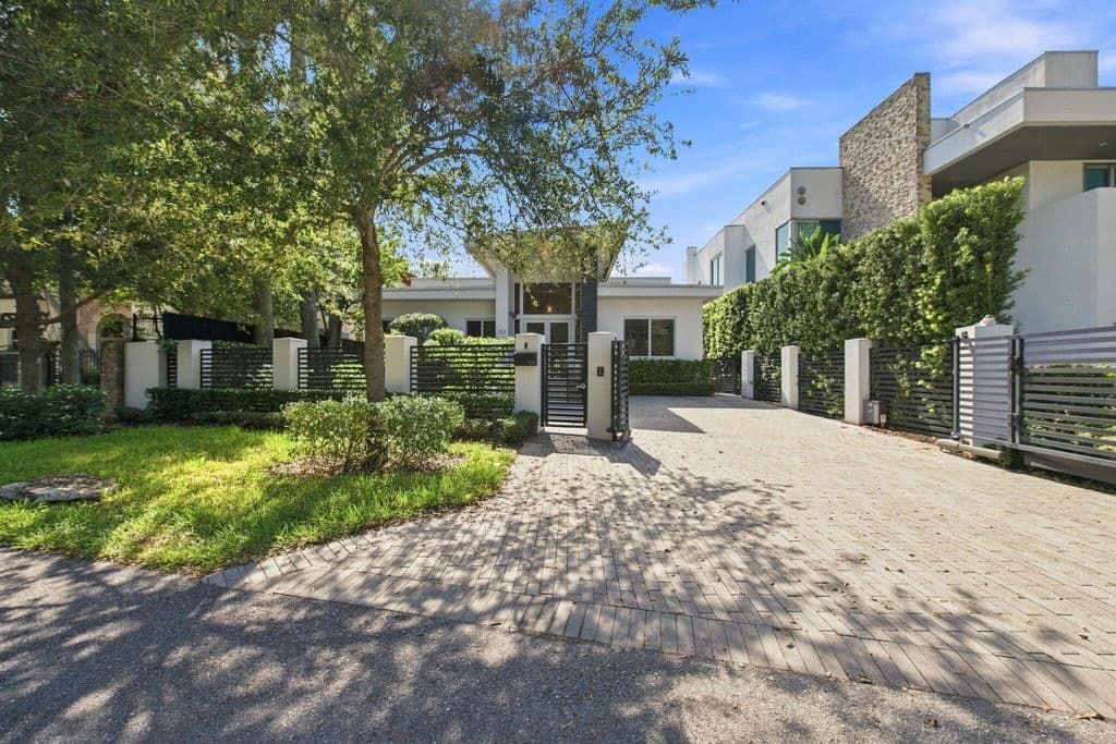 3-bedroom Single-Family Home — 121 S GORDON Road