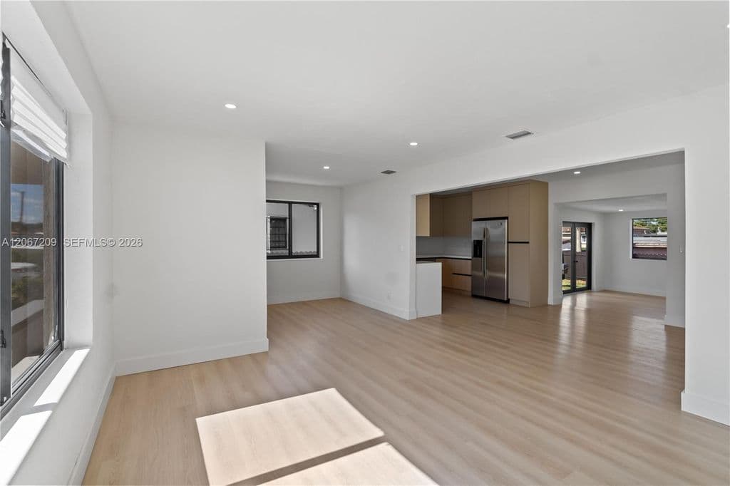 3-bedroom Single-Family Home — 31 W 64th St