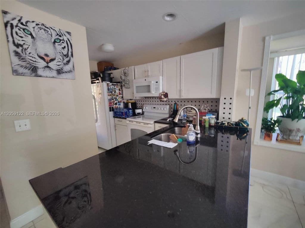 2-bedroom Condo — 4871 Via Palm Lks APT 701