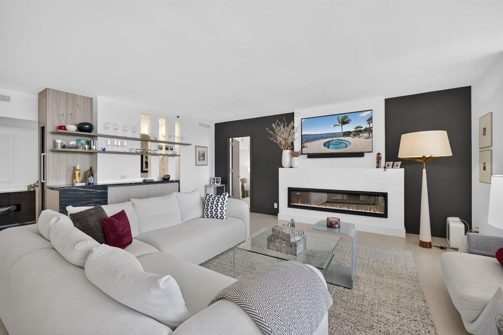 2-bedroom Condo — 100 Lakeshore Drive #1654