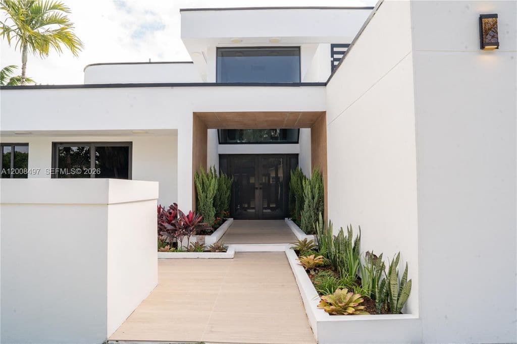 4-bedroom Single-Family Home — 10475 SW 72nd Ave