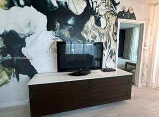2+1 Condo — 17315 Collins Ave #1406, North Miami Beach, 33160