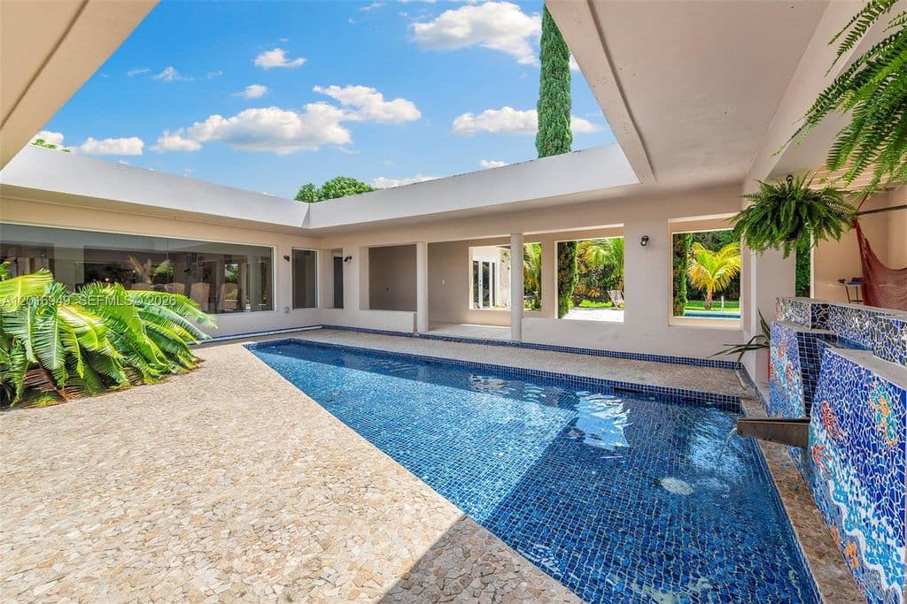 6+1 Müstakil ev — 7650 SW 128th St
