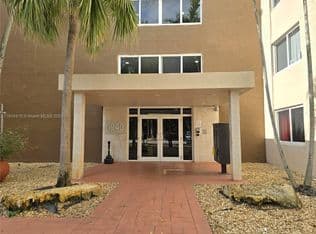 1-bedroom Condo — 6940 Miami Gardens Dr APT 1-319, Hialeah, 33015