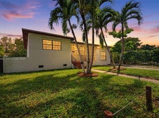 2+1 Müstakil ev — 6336 SW 9th St, West Miami, 33144