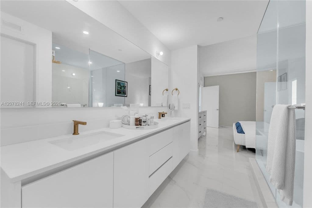 3-bedroom Condo — 700 NE 24th #1405