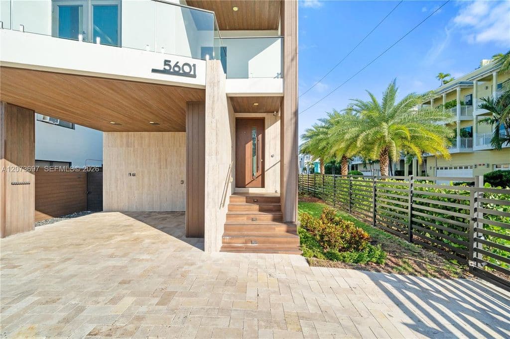 5-bedroom Single-Family Home — 5601 N Ocean Dr