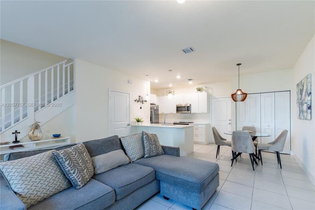 3-bedroom Property — 4623 NW 83rd Pkwy