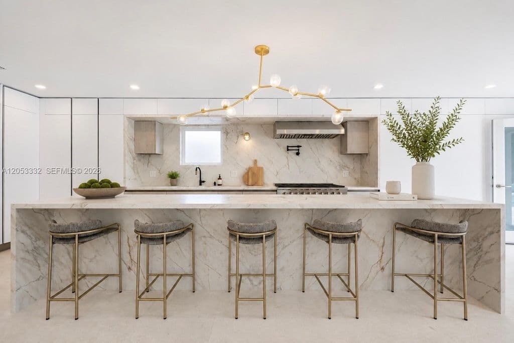 4-bedroom Single-Family Home — 2273 Bayview Ln