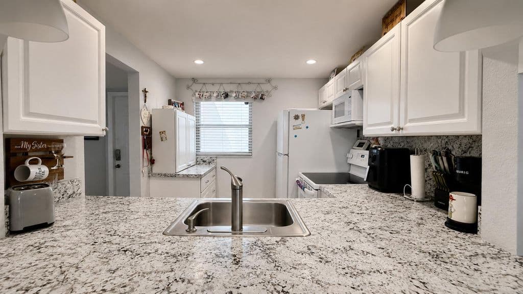 1-bedroom Condo — 9480 Poinciana Place #201
