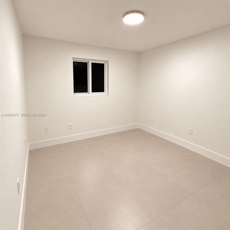 6+1 Müstakil ev — 20022 SW 118th Ave