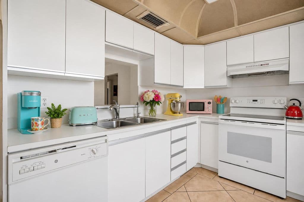 2+1 Condo — 3405 Bimini Lane #M4