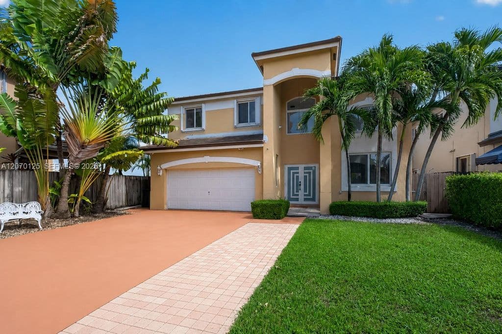 5-bedroom Single-Family Home — 15809 SW 65th Ter