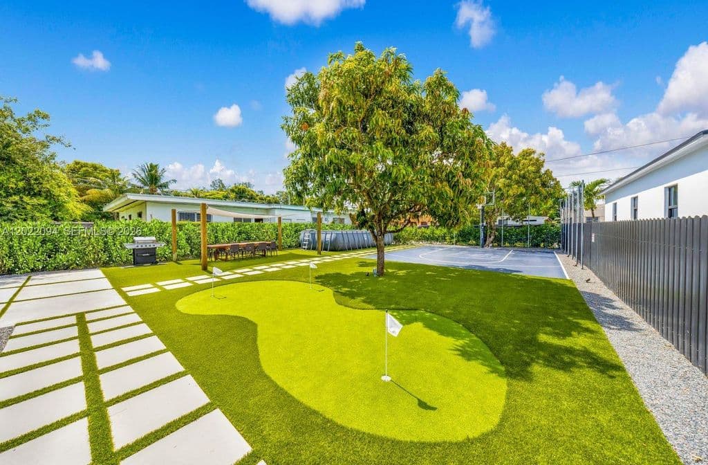 5+1 Müstakil ev — 111 NW 53rd St
